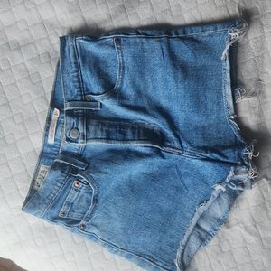 Levis ribcage shorts